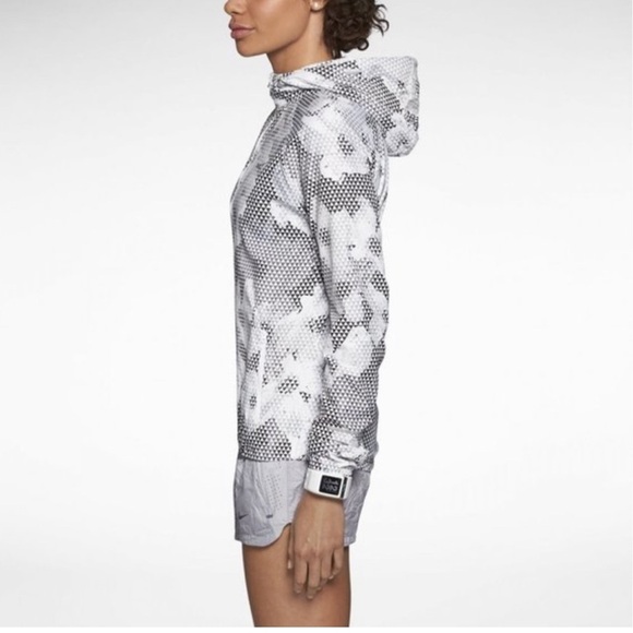 Nike Running Printed Distance Floral Light Jacket - Picture 2 of 14